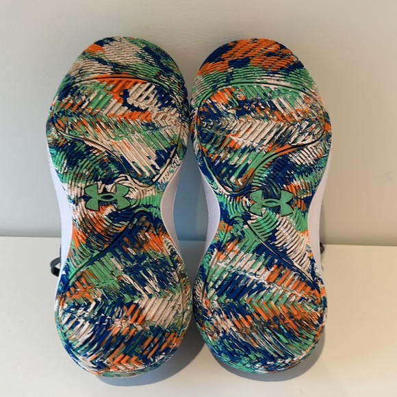 Under Armour Grade School Jet 21 Basketball - Picture 5 of 5